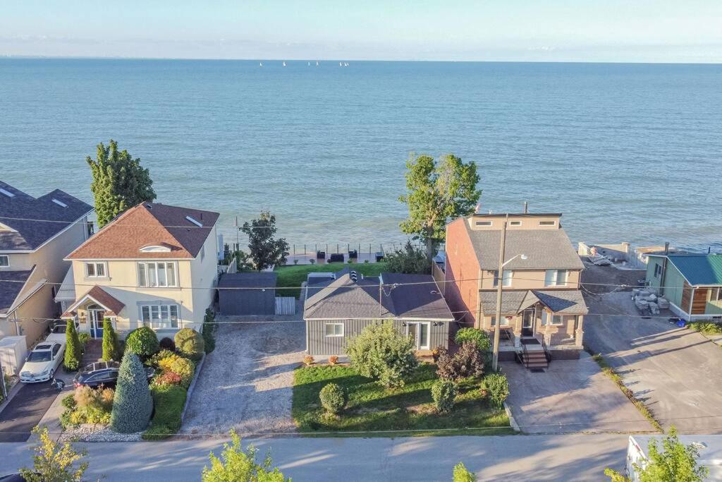 Lakefront Cheerful 2 Bedroom House *