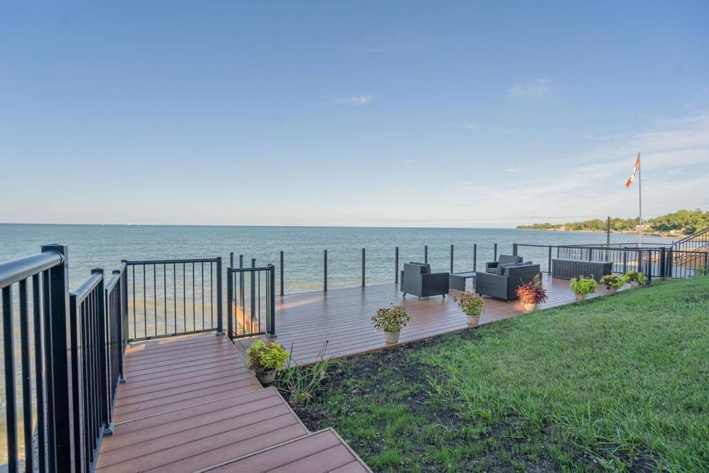 Villa Lakefront Cheerful 2 Bedroom House Hamilton