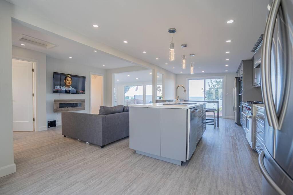 Villa Lakefront Cheerful 2 Bedroom House Hamilton