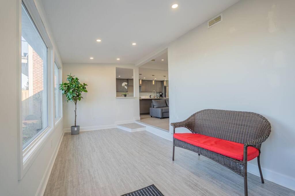 Lakefront Cheerful 2 Bedroom House Villa Hamilton