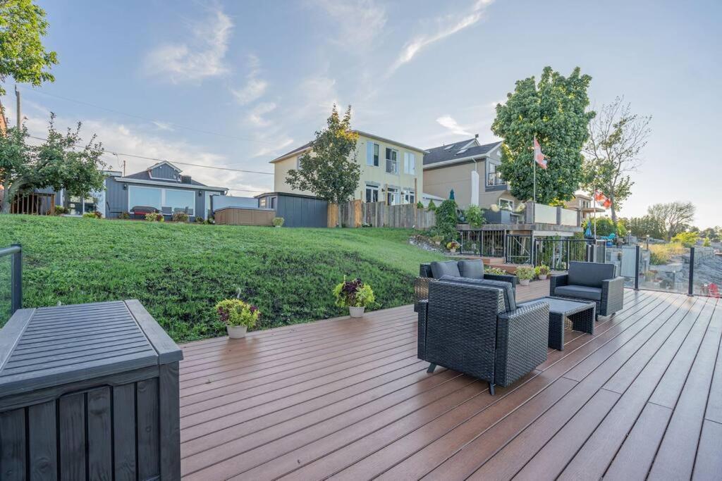 Lakefront Cheerful 2 Bedroom House Hamilton