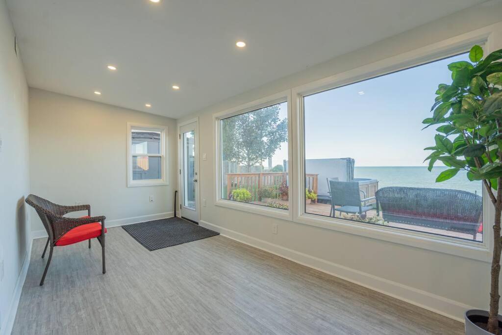 Villa Lakefront Cheerful 2 Bedroom House *
