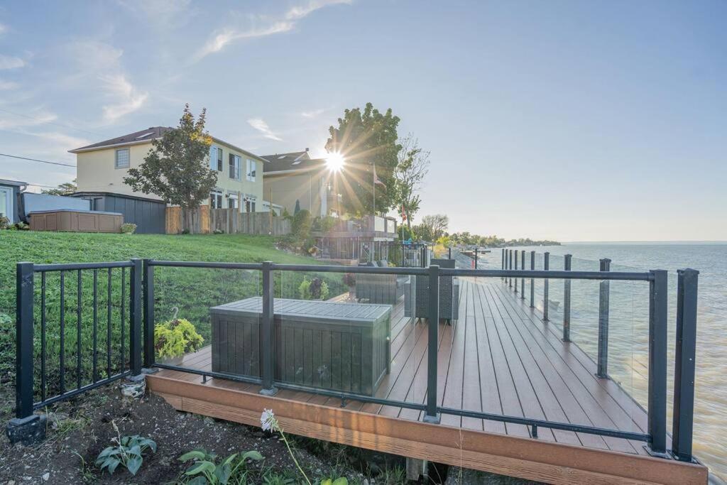 Villa Lakefront Cheerful 2 Bedroom House Hamilton