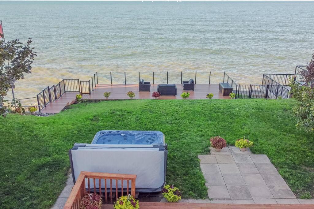 Villa Lakefront Cheerful 2 Bedroom House *