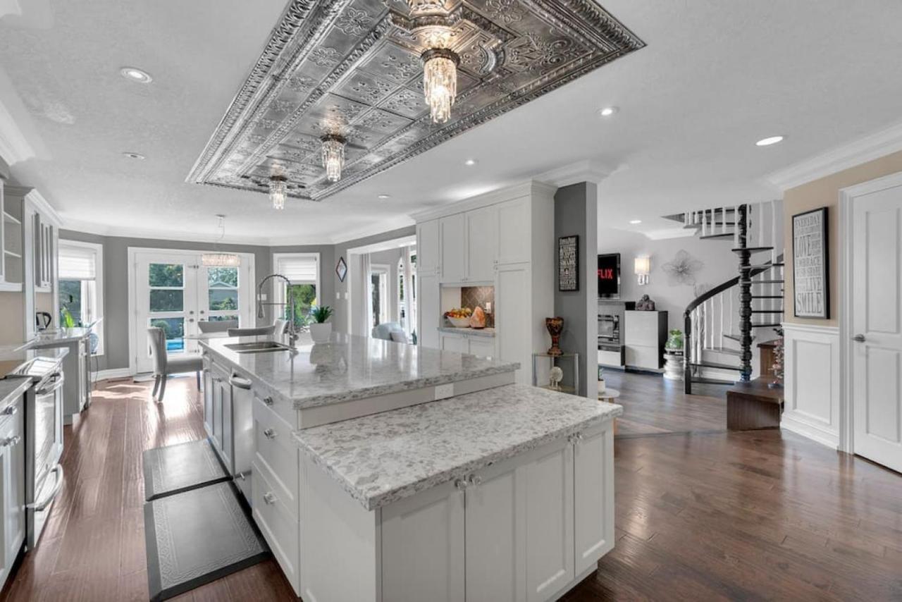 Amazing Luxury 6br - Pool - 30min To Niagara Falls *