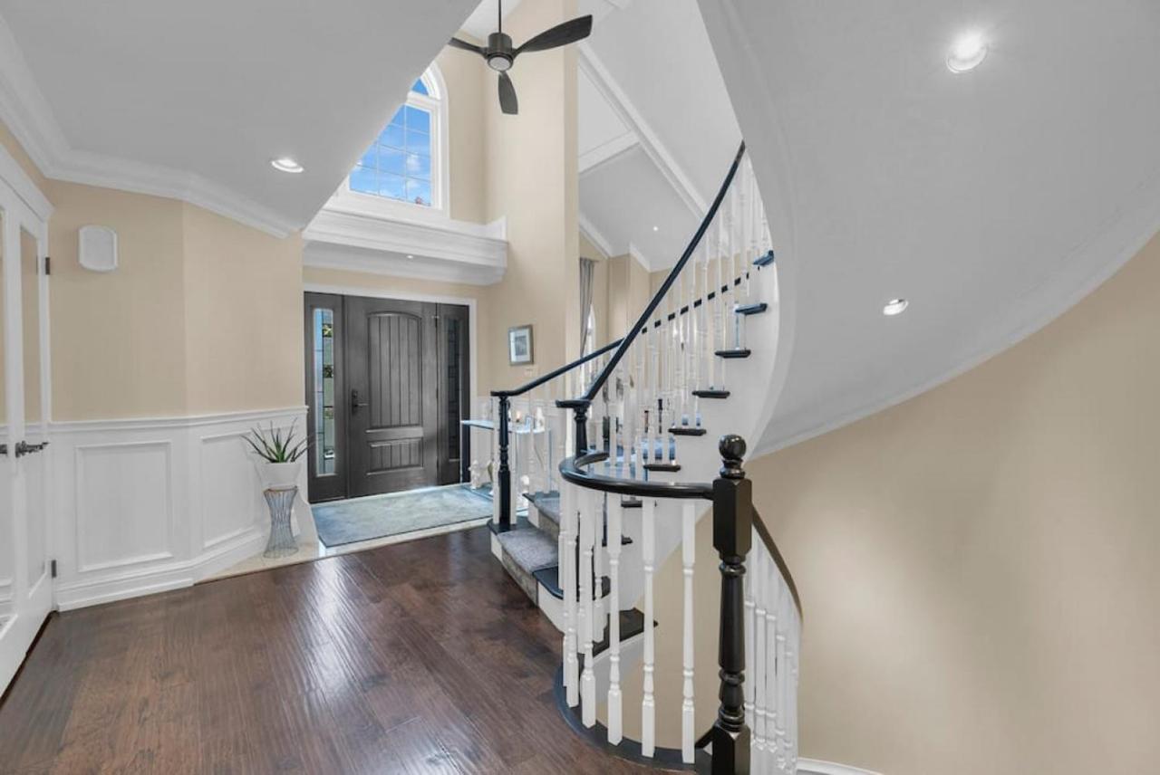 Amazing Luxury 6br - Pool - 30min To Niagara Falls Holiday home Hamilton