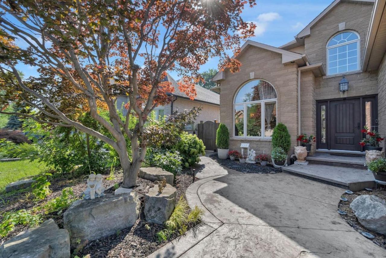 Amazing Luxury 6br - Pool - 30min To Niagara Falls Holiday home Hamilton
