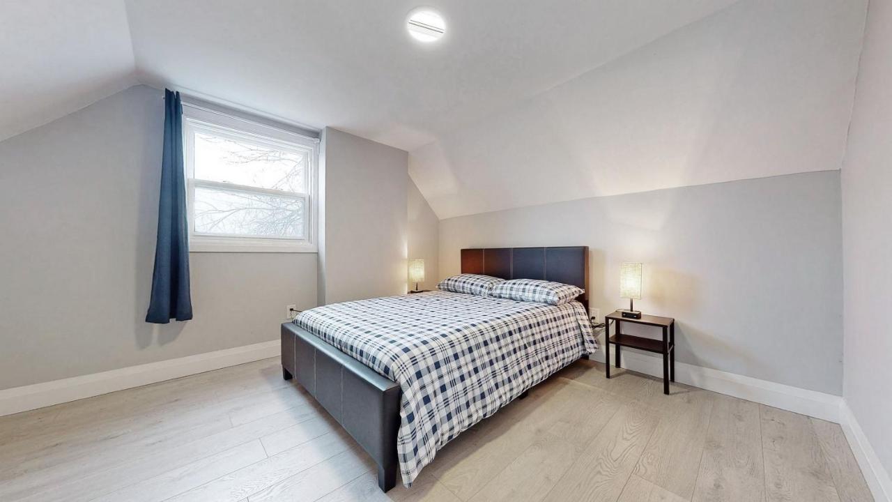 Three Bedroom In Apartment *