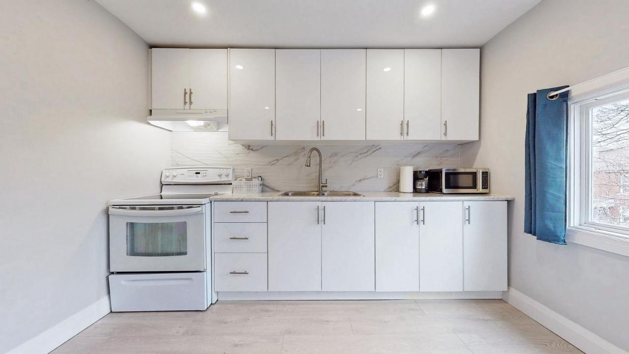 Three Bedroom In Apartment *