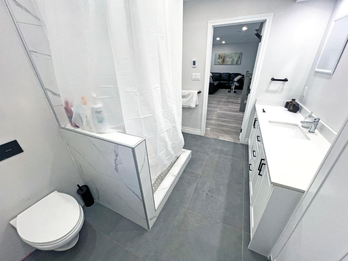Luxe Near Limeridge - Sleeps 11 - Pool Hamilton