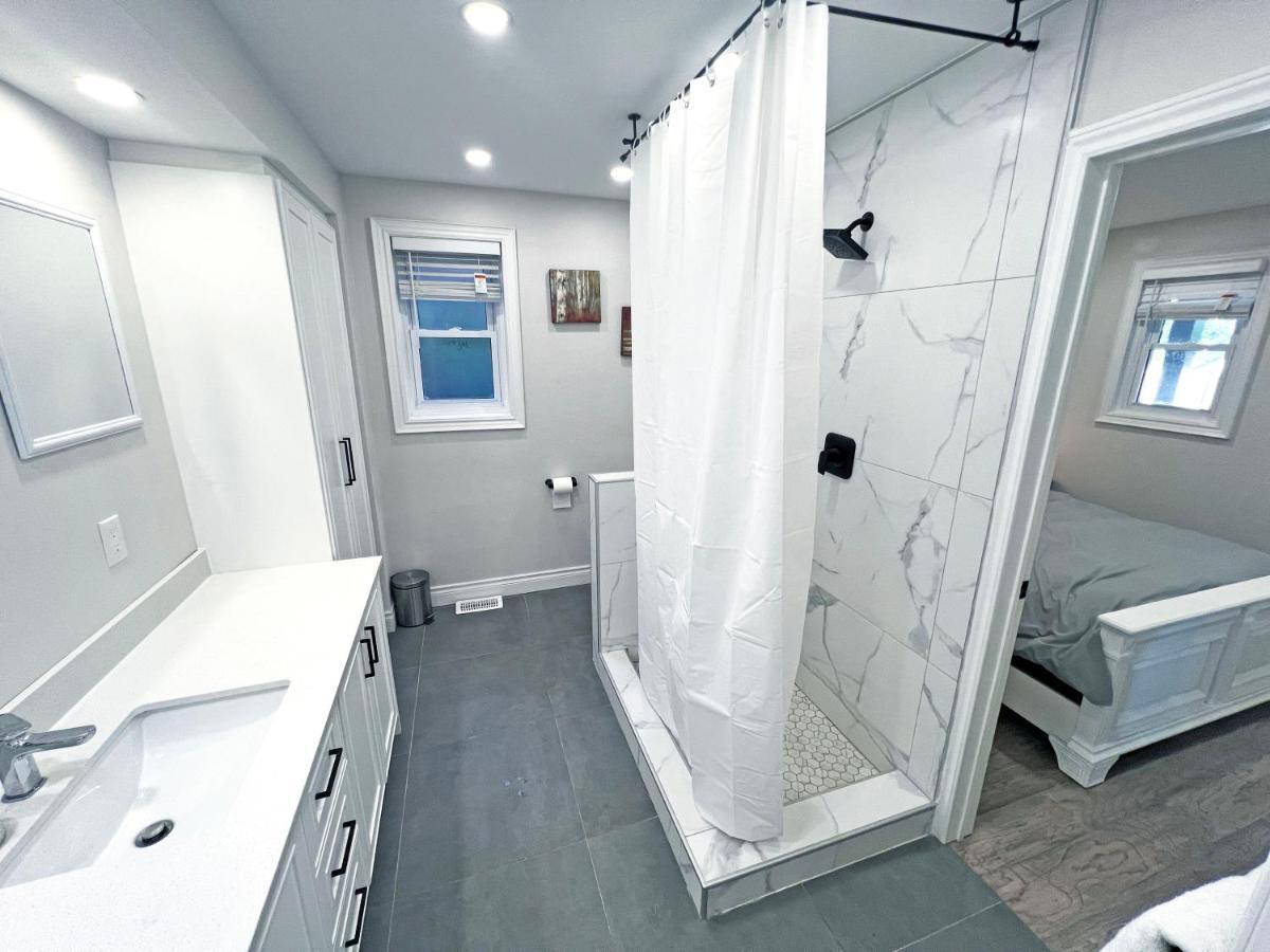 Luxe Near Limeridge - Sleeps 11 - Pool Apartamento