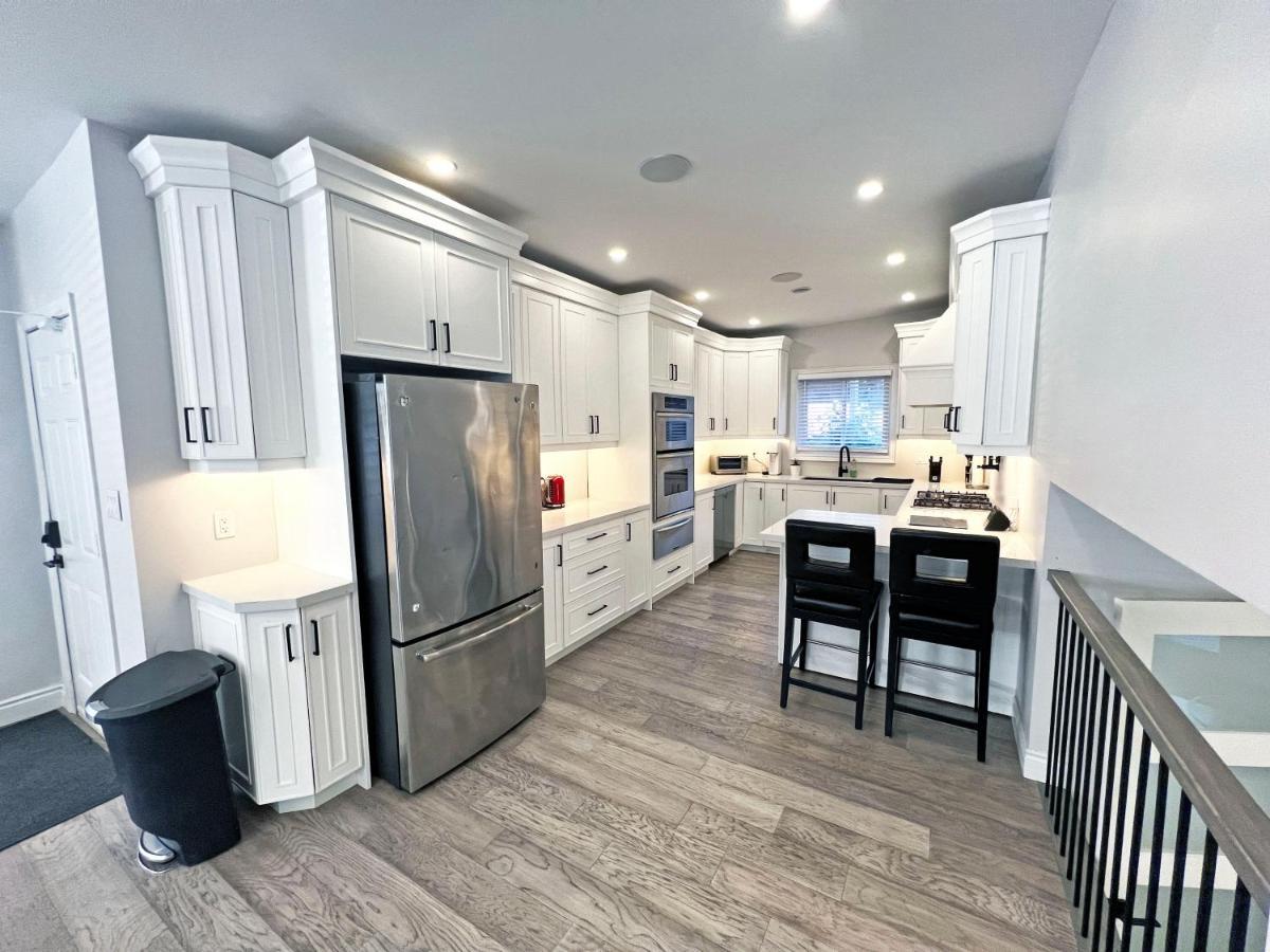 Luxe Near Limeridge - Sleeps 11 - Pool Hamilton