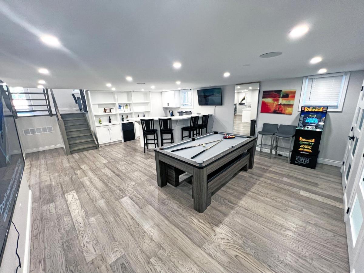Luxe Near Limeridge - Sleeps 11 - Pool * Hamilton