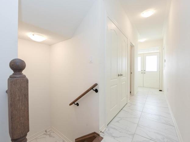 Stylish In Waterdown Apartment
