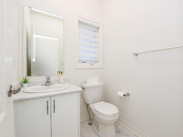 Stylish In Waterdown Apartment *