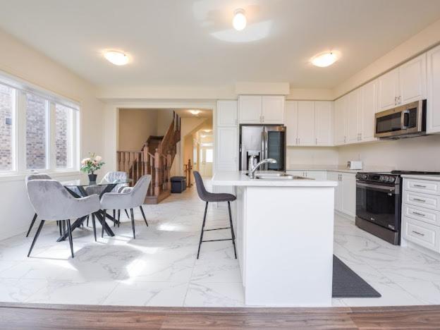 Stylish In Waterdown Hamilton