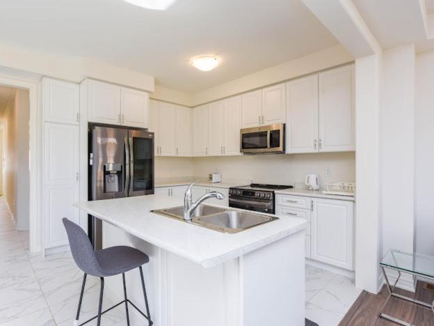Apartment Stylish In Waterdown