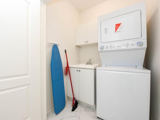 Stylish In Waterdown Apartment