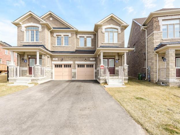 Stylish In Waterdown Apartment