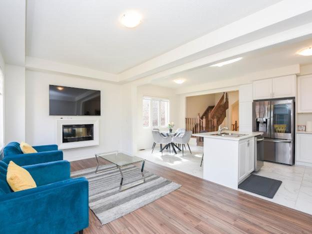 Stylish In Waterdown Apartment *