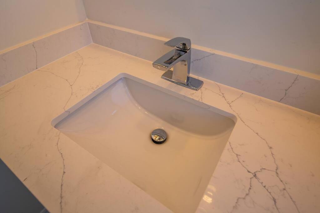 Executive 3 Bedroom Townhouse Close To The *