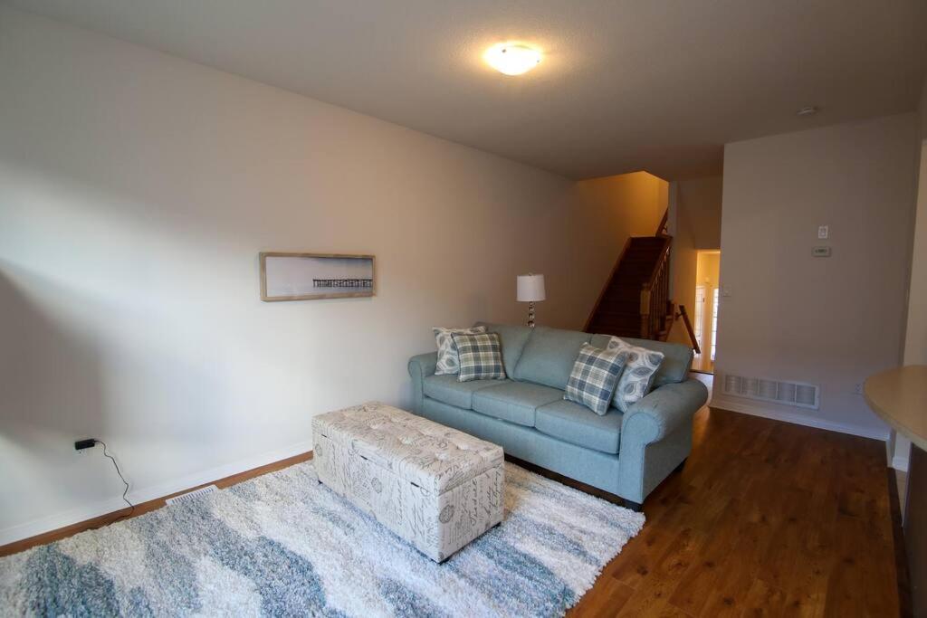 Executive 3 Bedroom Townhouse Close To The Villa