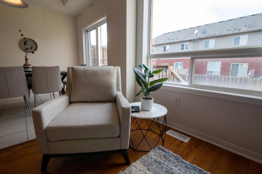 Villa Executive 3 Bedroom Townhouse Close To The *
