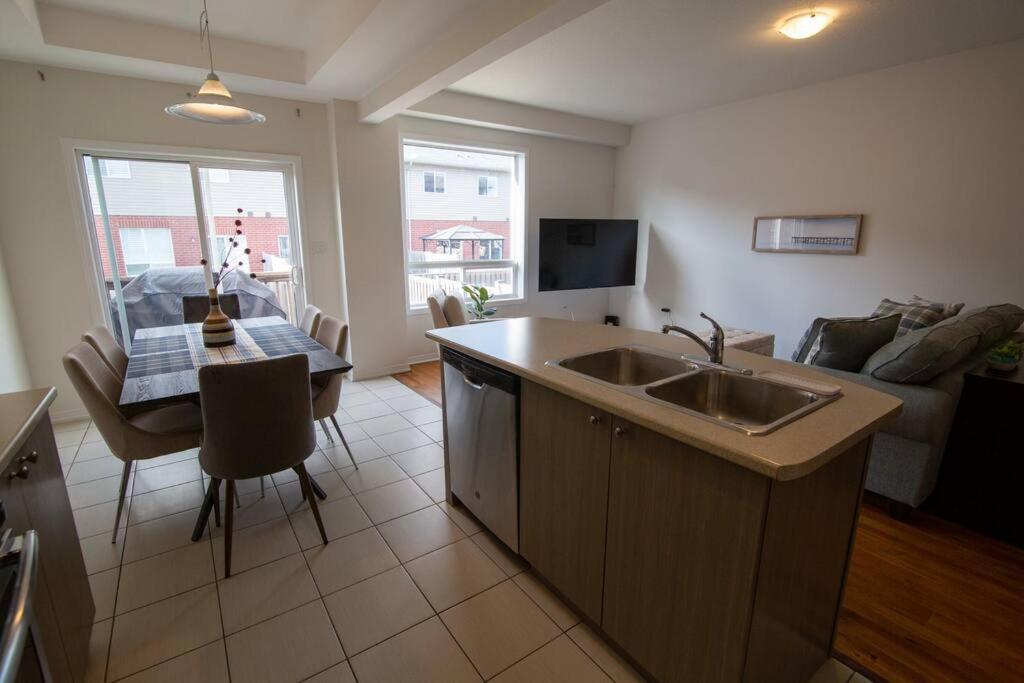 Executive 3 Bedroom Townhouse Close To The *