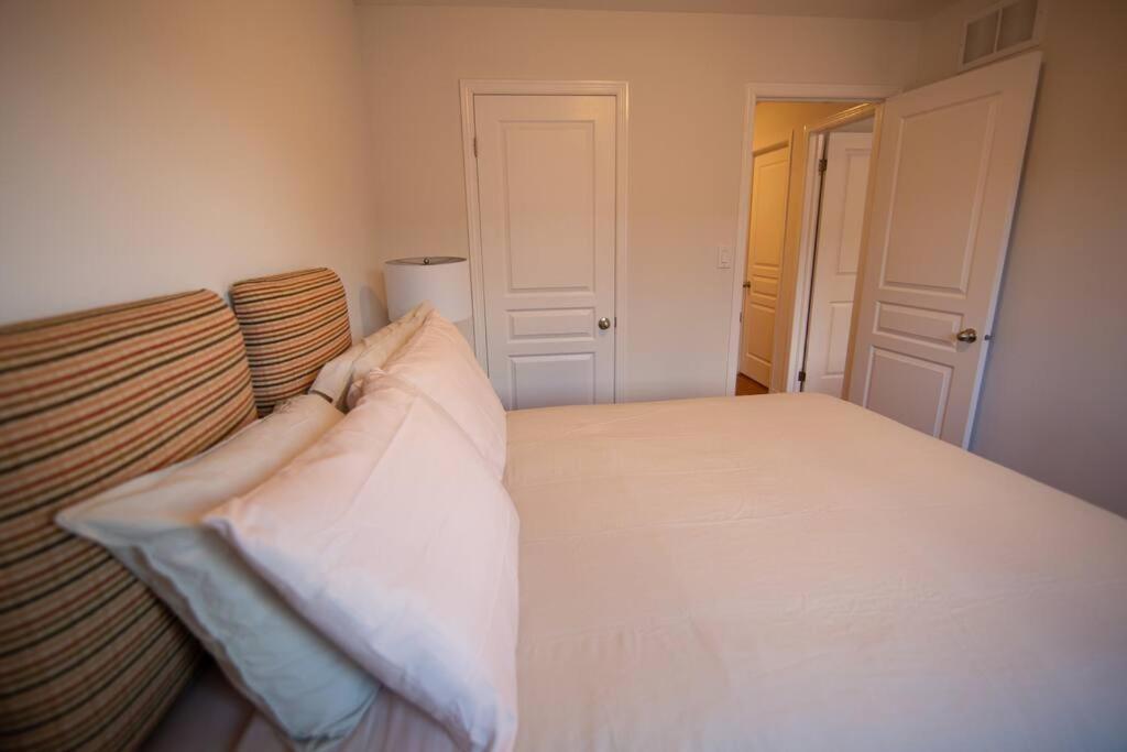 Executive 3 Bedroom Townhouse Close To The Villa *