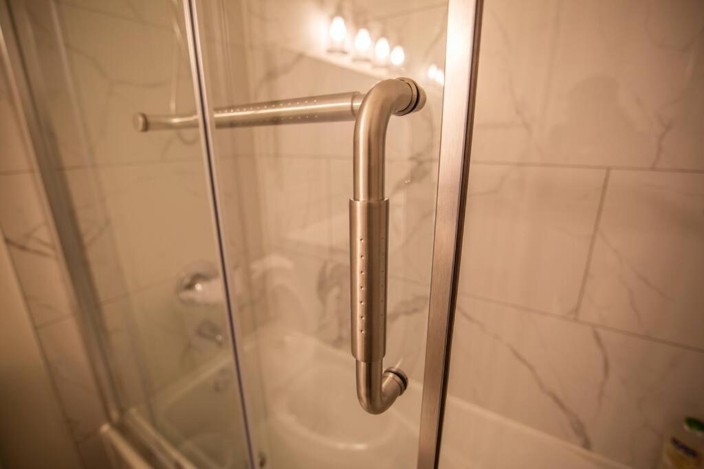 Executive 3 Bedroom Townhouse Close To The Villa Hamilton
