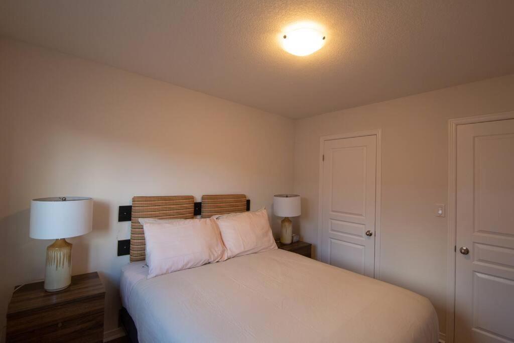 Executive 3 Bedroom Townhouse Close To The Hamilton