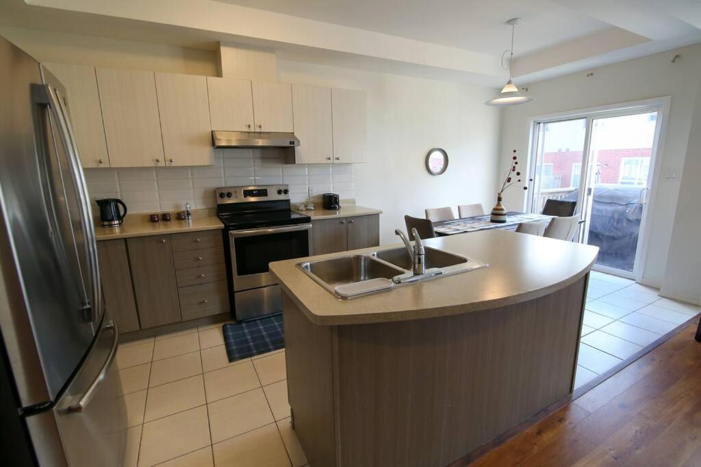 Executive 3 Bedroom Townhouse Close To The