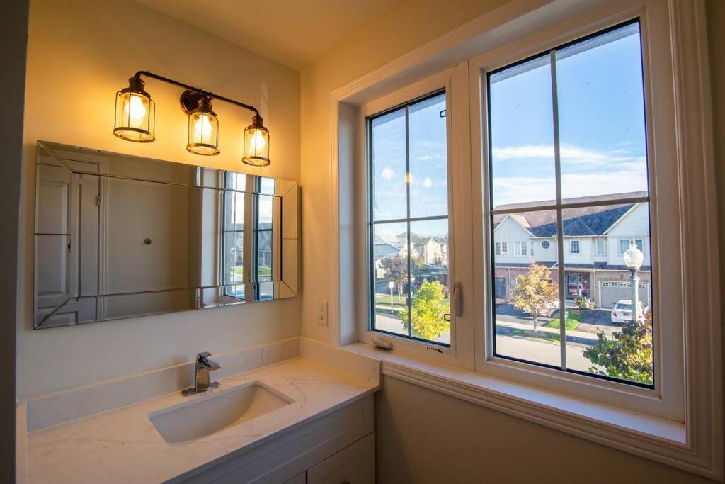 Villa Executive 3 Bedroom Townhouse Close To The Hamilton