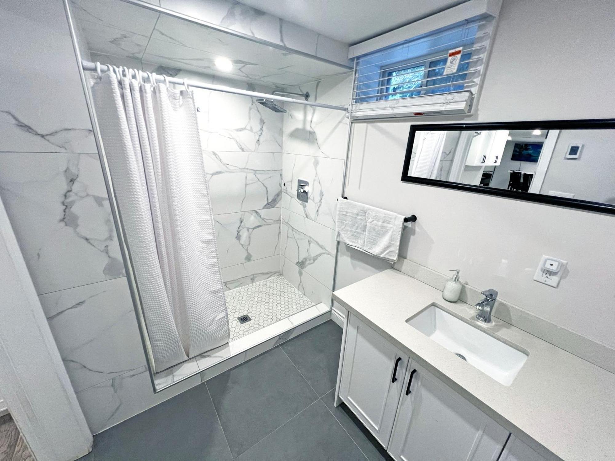 Apartamento Luxe Near Limeridge - Sleeps 11 - Pool