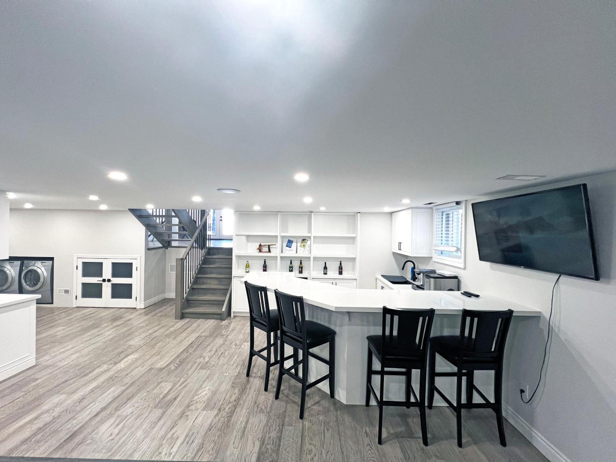 Luxe Near Limeridge - Sleeps 11 - Pool * Hamilton