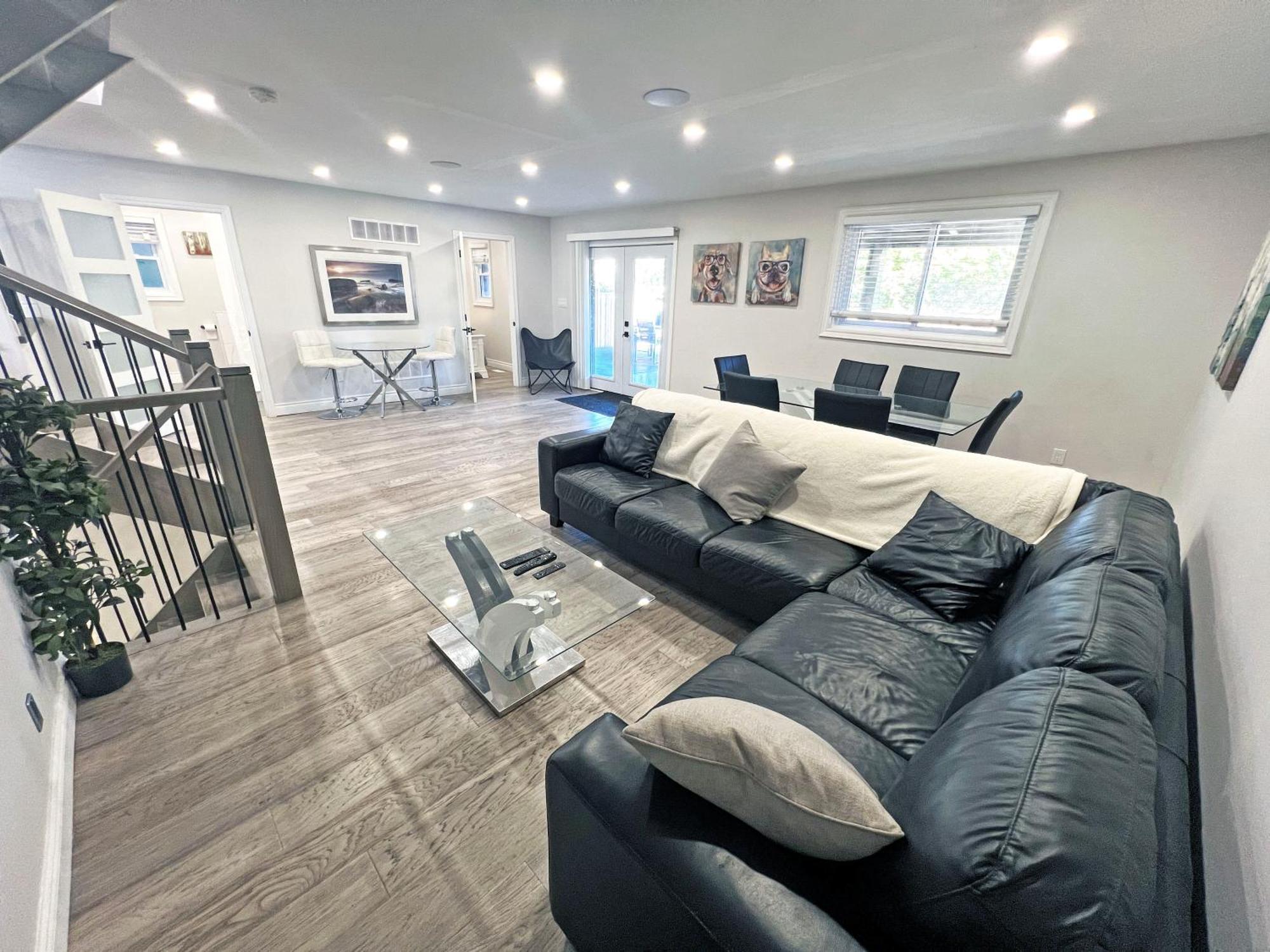 Luxe Near Limeridge - Sleeps 11 - Pool Hamilton