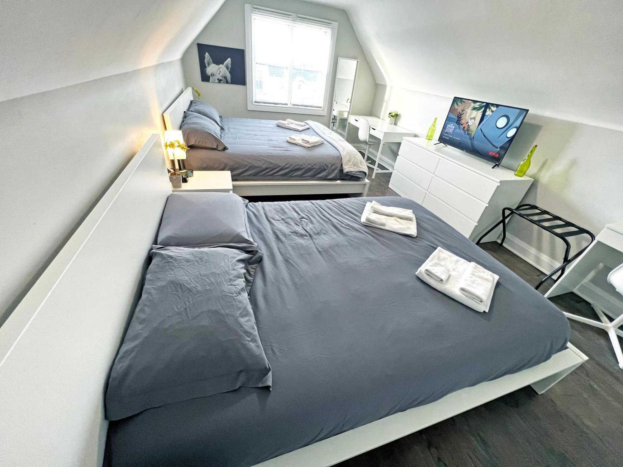 Chic Retreat - Comfy Beds - Garden - Pool Apartment
