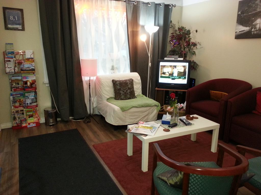 Guest house West