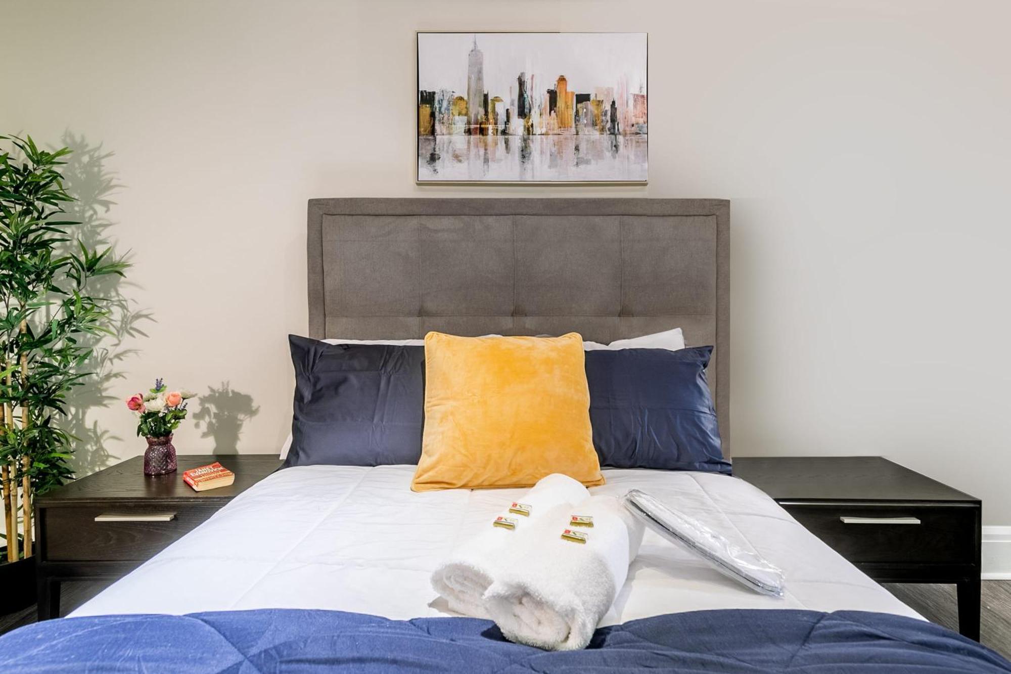 Modern In A Trendy Neighbourhood Apartment Hamilton