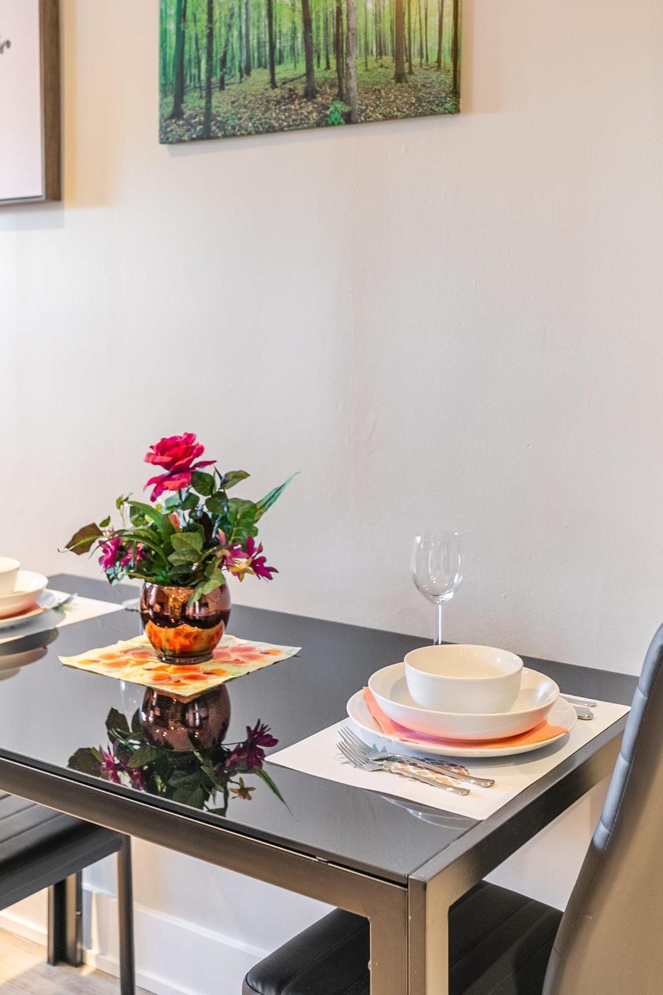Hamilton's Best Neighbourhood 1br Apartment *