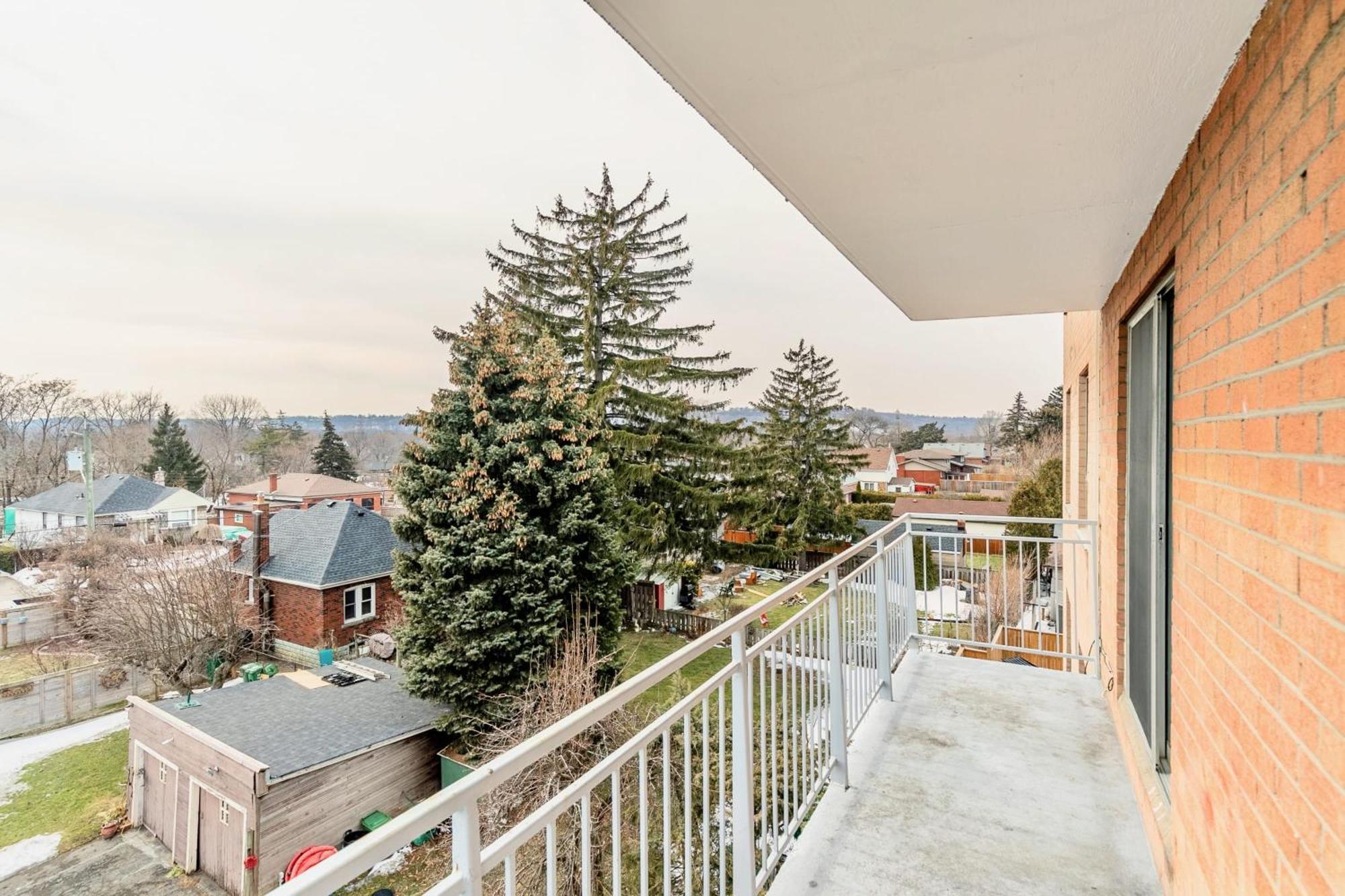 Glenview West W Patio - Near Downtown Hamilton