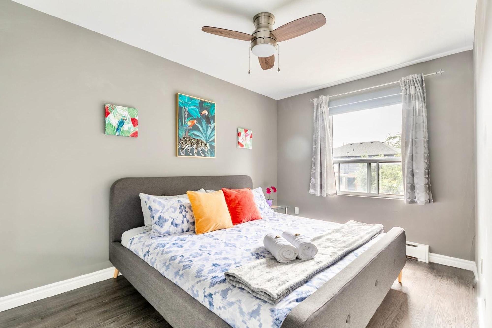 Modern 2br - King Bed - Prime Location Apartment *