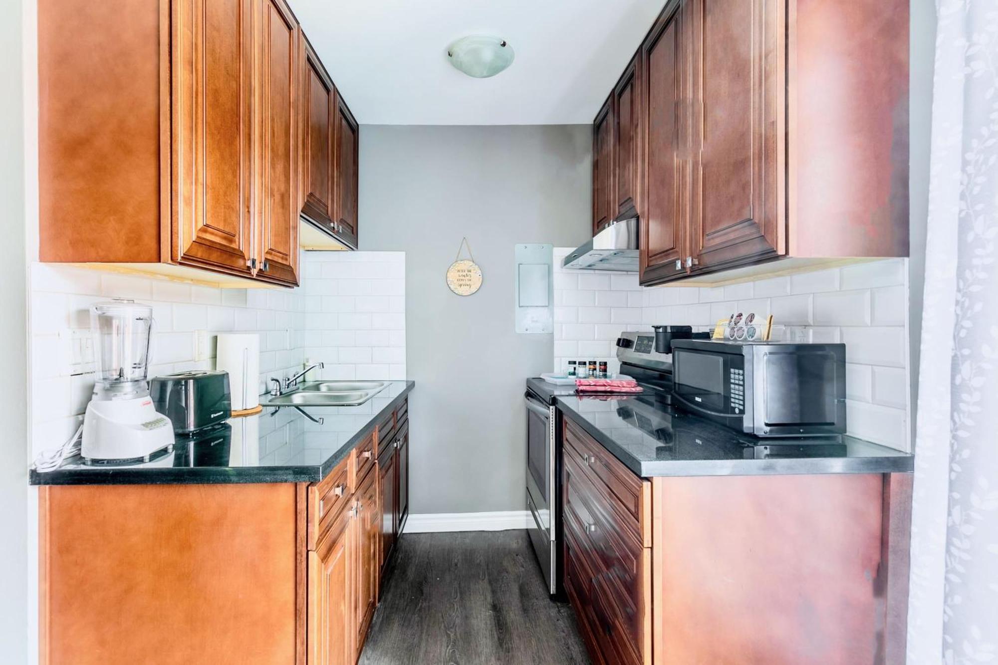 Modern 2br - King Bed - Prime Location