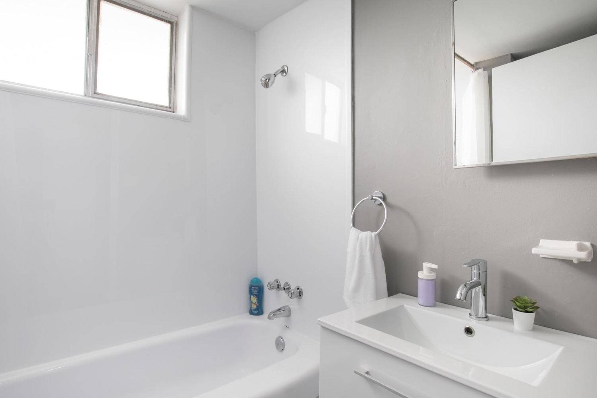 Apartment 2br - Near Downtown - Sleeps 6 Hamilton