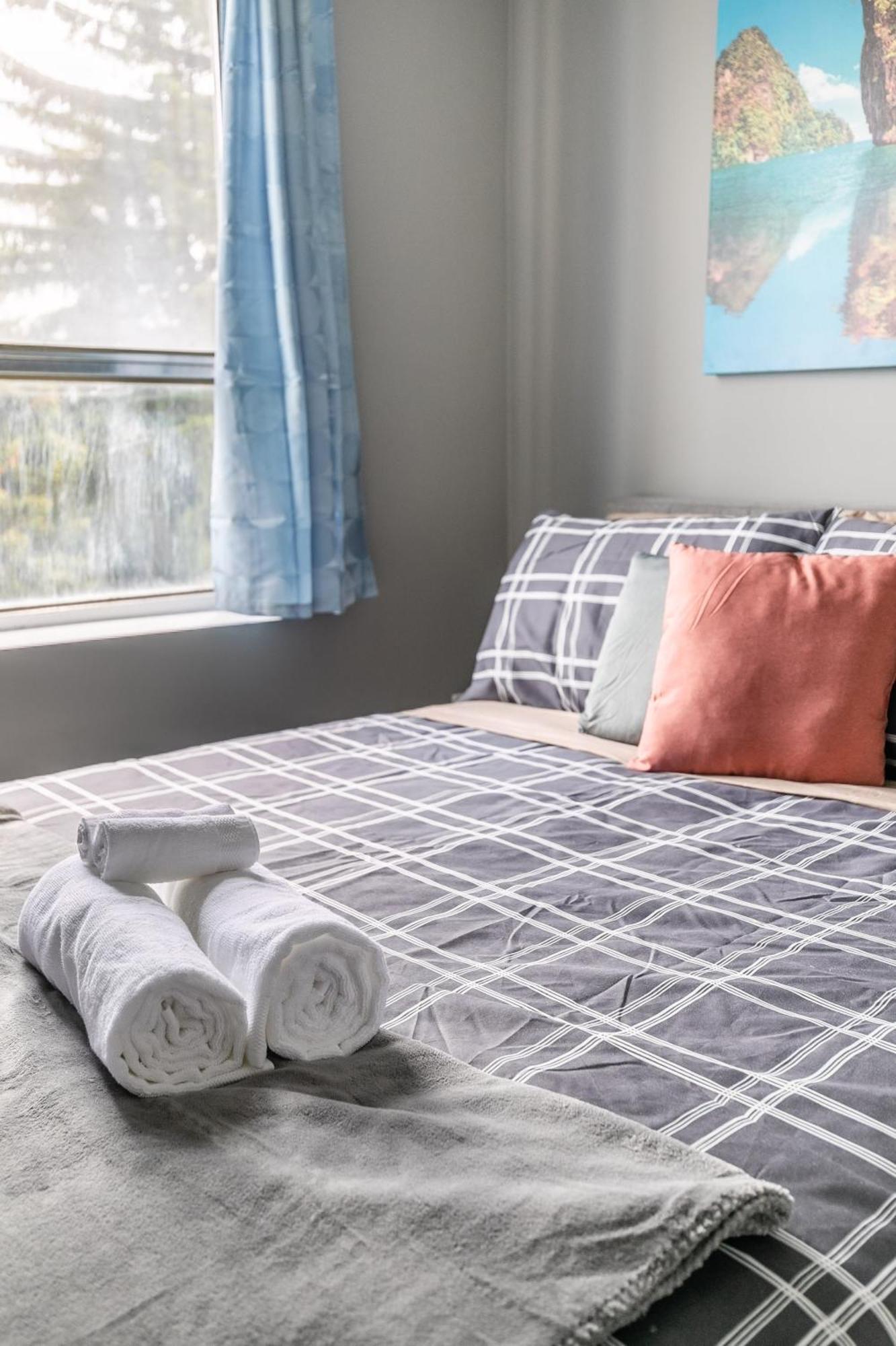 2br - Near Downtown - Sleeps 6 * Hamilton