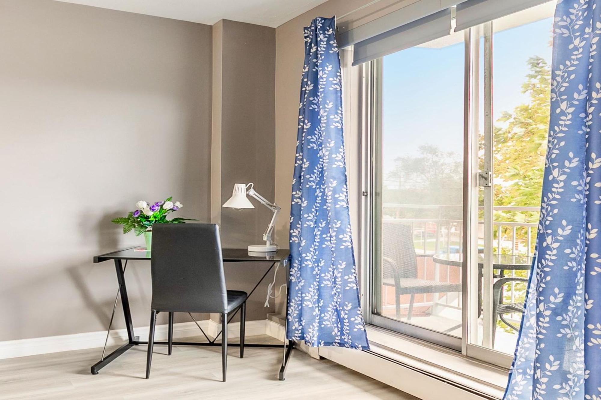 Glenview West W Patio - Near Downtown Apartment