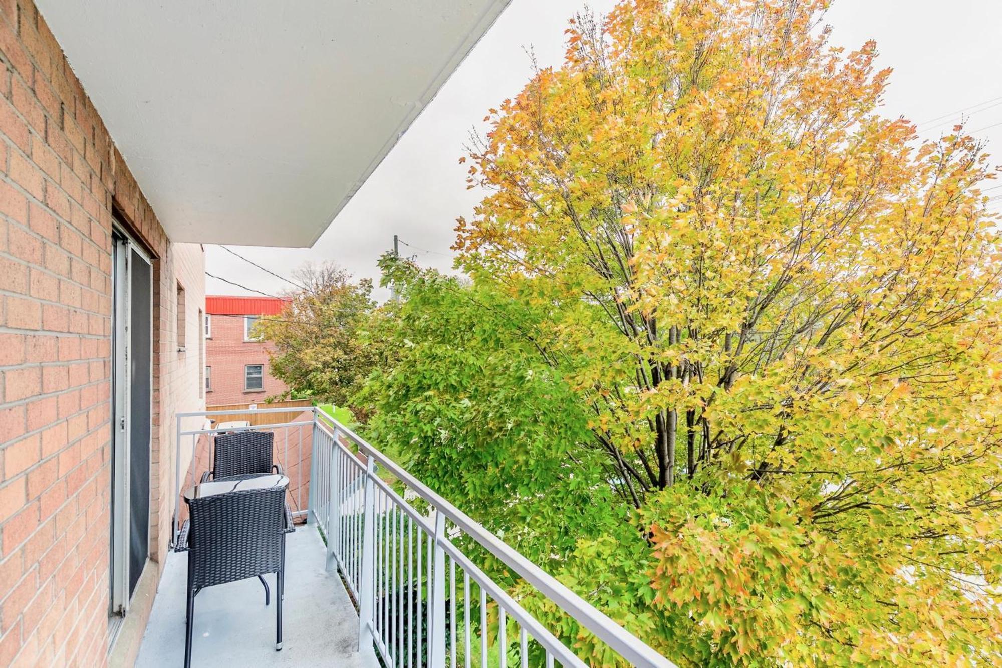 Glenview West W Patio - Near Downtown Hamilton