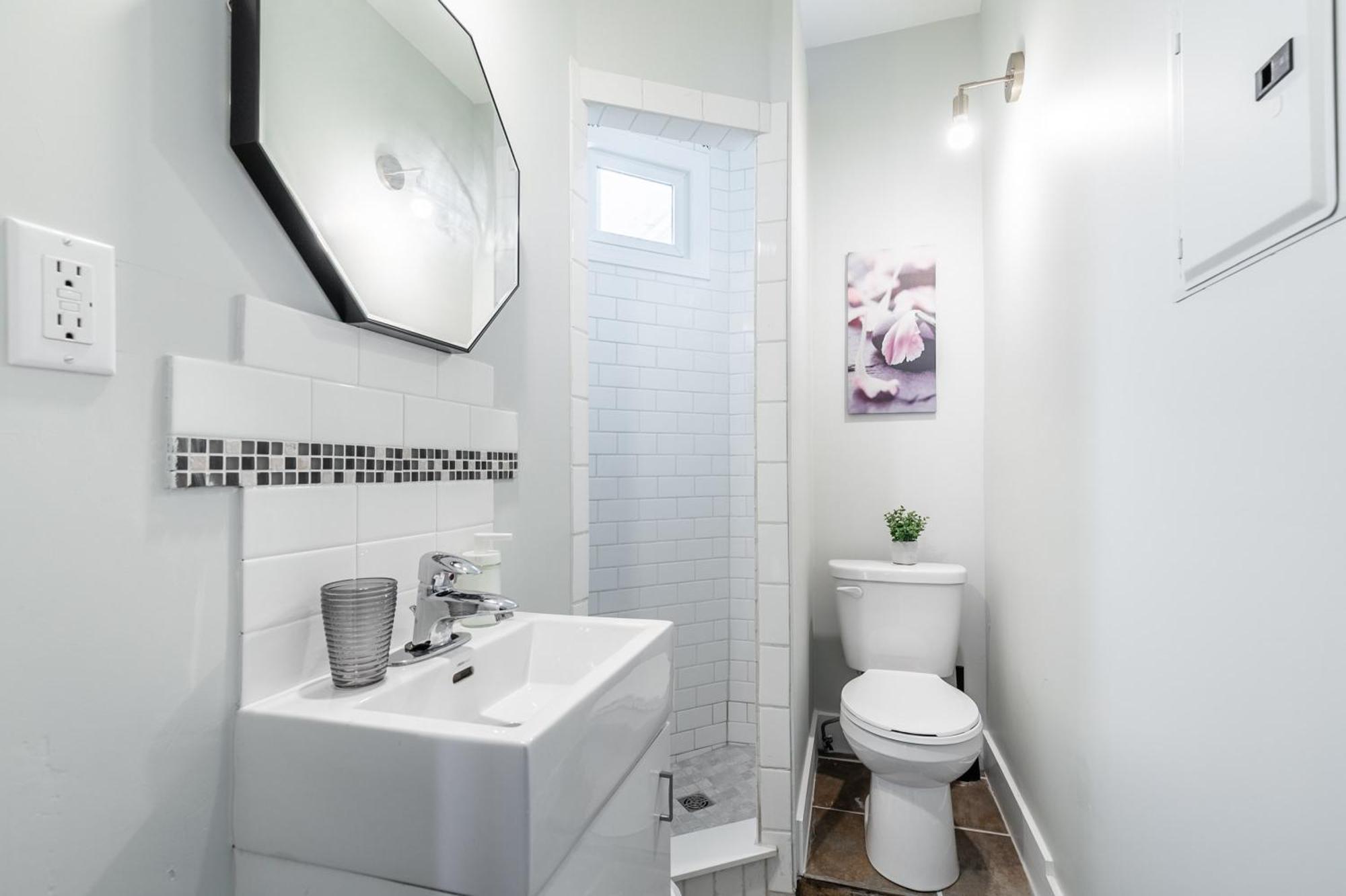 Apartment 1br In Hamilton's Neighbourhood Hamilton