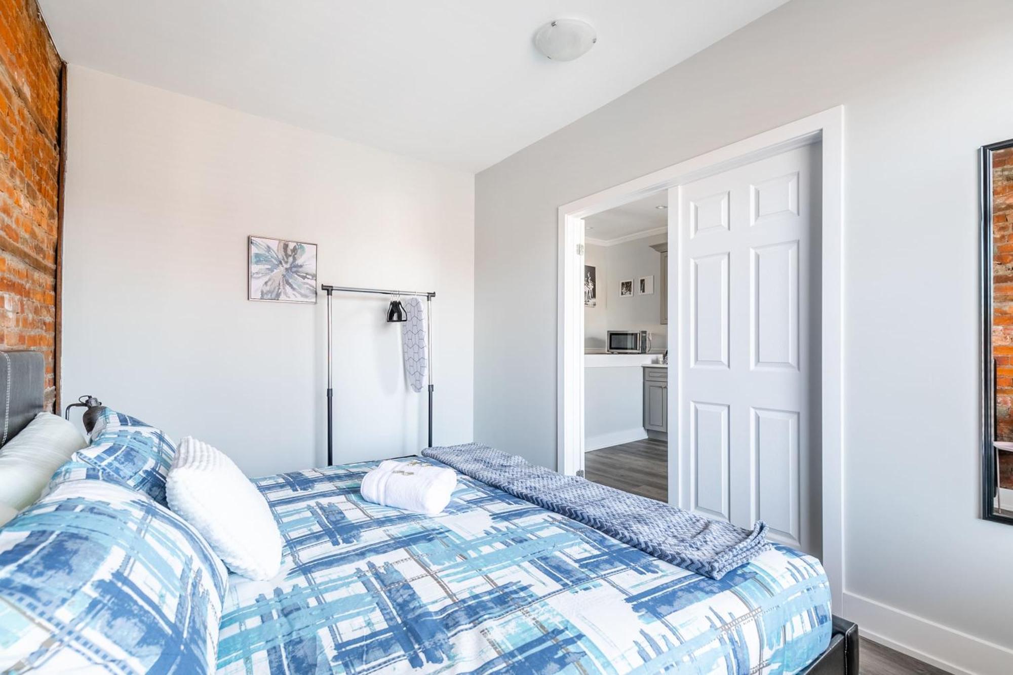 1br In Hamilton's Neighbourhood