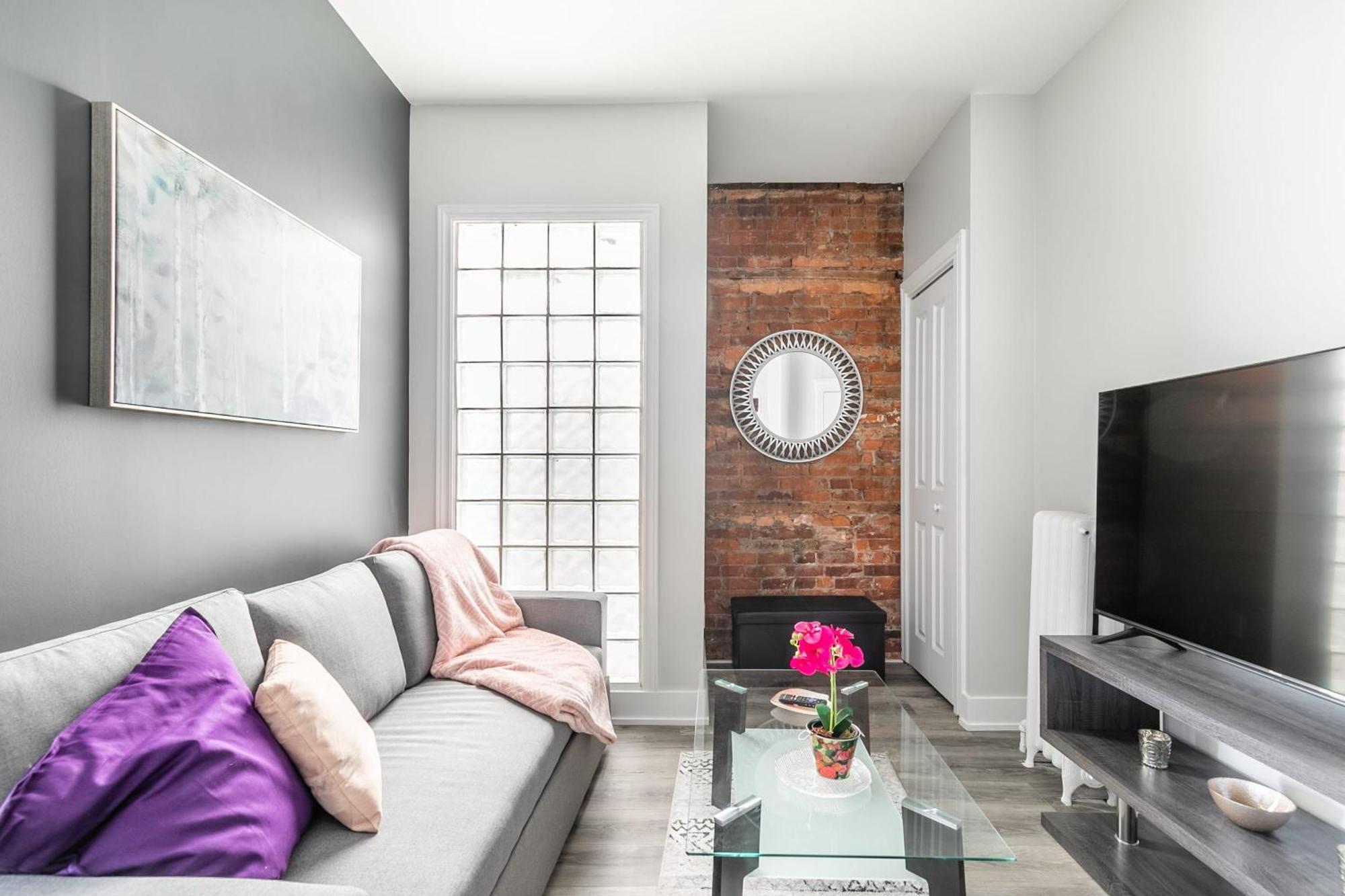 1br In Hamilton's Neighbourhood Apartment *